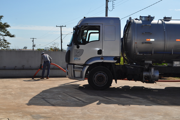  Caminhões para coleta de efluentes, locação para indústria, comércio, usina hidrelétrica e obras em geral.