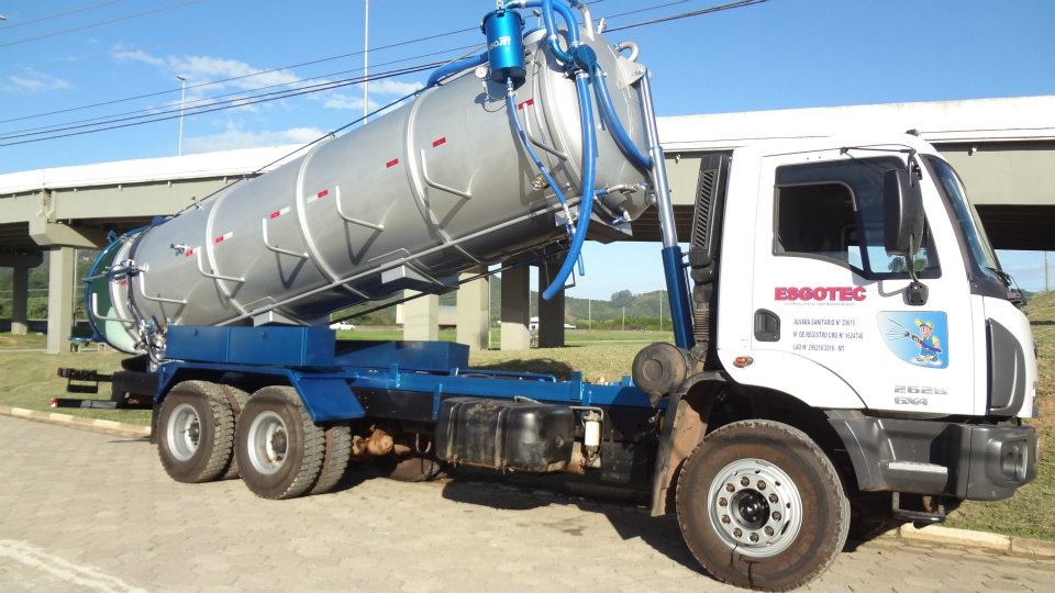  Caminhões para coleta de efluentes, locação para indústria, comércio, usina hidrelétrica e obras em geral.